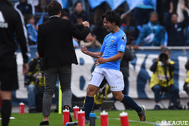 後半17分、先発起用の斉藤 光毅が期待に応えるゴールを奪い、横浜FCがリードを広げる！【明治安田Ｊ２ 第39節 横浜FCvs長崎】