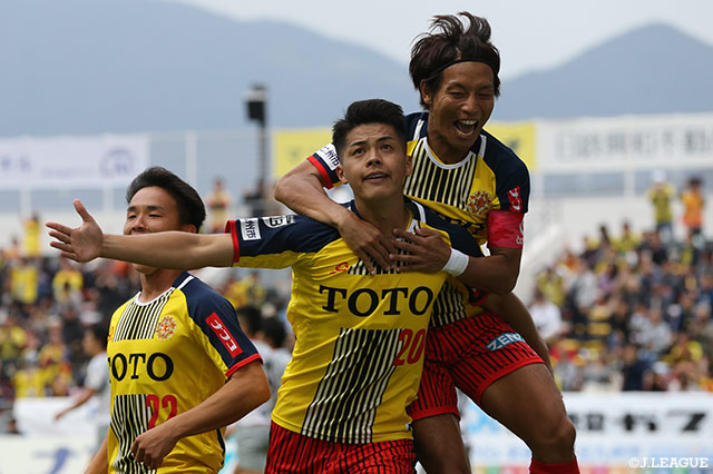 CKから河野 貴志が打点の高いヘディングを叩き込み北九州が追加点を獲得【明治安田Ｊ３ 第29節 北九州vs秋田】