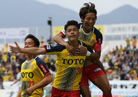 CKから河野 貴志が打点の高いヘディングを叩き込み北九州が追加点を獲得【明治安田Ｊ３ 第29節 北九州vs秋田】