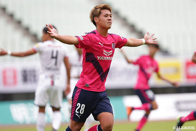 中島 元彦が自ら獲得したPKのチャンスを確実に沈め、C大23が試合を振り出しに戻す【明治安田Ｊ３ 第29節 C大23vs岩手】