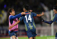 後半AT、左サイドから供給されたクロスに田中 稔也が頭で合わせて、群馬が土壇場で勝ち越しに成功する!【明治安田J3 第29節 群馬vs熊本】