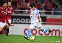 反転から上手く相手を交わした脇坂 泰斗がPA外から右足を振り抜くと、それがネットを揺らし、川崎Ｆが先制に成功【明治安田Ｊ１ 第32節 浦和vs川崎Ｆ】