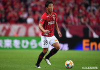 約4ヵ月半ぶりの出場となった岩武 克弥(浦和)は右サイドで激しい攻防を繰り広げ、75分までプレーした【明治安田J1 第32節 浦和vs川崎F】