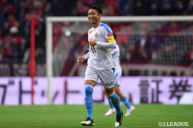 小林 悠がクロスに対して相手の背後から斜めに入って頭で合わせ、川崎Ｆが追加点を奪取【明治安田Ｊ１ 第32節 浦和vs川崎Ｆ】