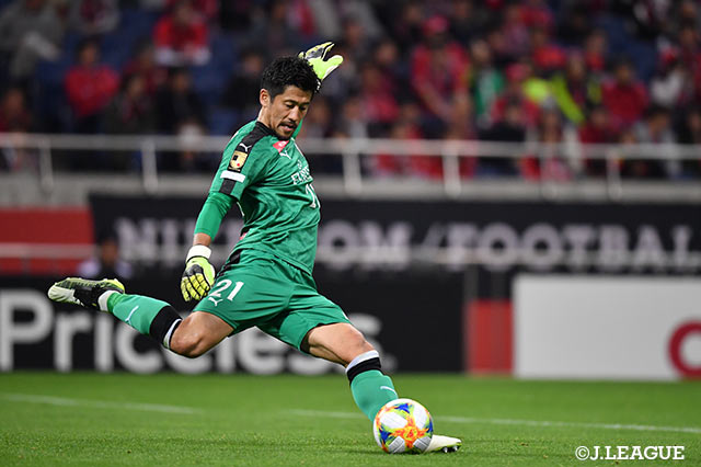 安定したキャッチングやCK時の果敢な飛び出しで無失点勝利に貢献した新井 章太（川崎Ｆ）【明治安田Ｊ１ 第32節 浦和vs川崎Ｆ】