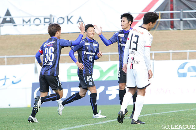 後半43分、塚元 大（Ｇ大23）がヘディングシュートを決めて同点ゴールを獲得！【明治安田Ｊ３ 第30節 岩手vsG大23】