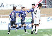 後半43分、塚元 大（Ｇ大23）がヘディングシュートを決めて同点ゴールを獲得！【明治安田Ｊ３ 第30節 岩手vsG大23】