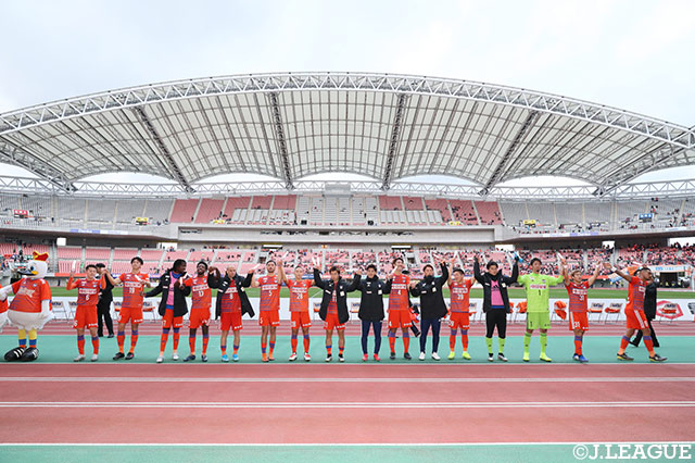 後半にも1点を加えたホームの新潟が2-0で快勝。前節の敗戦を払拭する勝利を手にした【明治安田Ｊ２ 第40節 新潟vs岐阜】