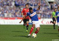 GKへのバックパスに対しエリキが猛然とプレスを掛けボールを奪うと、無人となったゴールへ流し込み横浜FMが開始2分で先制に成功！【明治安田Ｊ１ 第31節 横浜FMvs札幌】