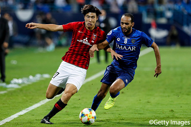 サイドで激しい攻防をみせる橋岡 大樹（浦和）【ACL 決勝 第1戦 アルヒラルvs浦和】
