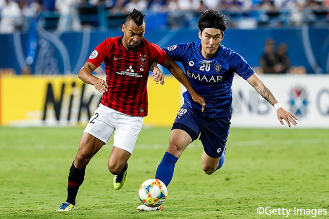 ファブリシオ（浦和）と今夏までFC東京に在籍していたチャン ヒョンス（アルヒラル）がマッチアップ【ACL 決勝 第1戦 アルヒラルvs浦和】