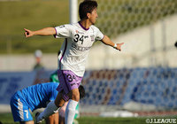 試合終盤、PA中央でこぼれ球に反応した清本 拓己(#34)が右足を振り抜くと、これが決まって藤枝が待望の先制点を獲得!【明治安田J3 第30節 沼津vs藤枝】