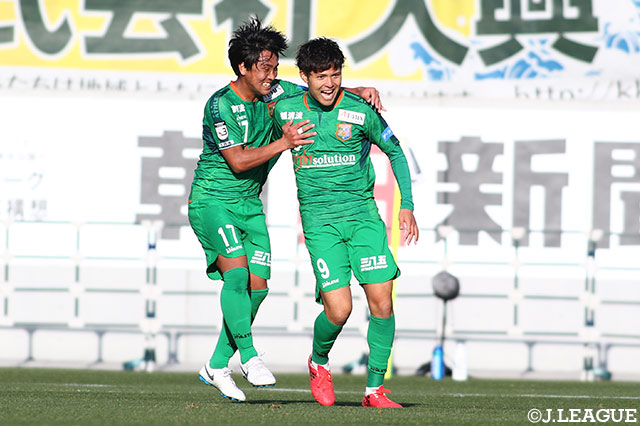 途中出場の上形 洋介（八戸/#9）が2試合ぶりの得点を奪い、試合を振り出しに戻す！【明治安田Ｊ３ 第30節 八戸vs群馬】