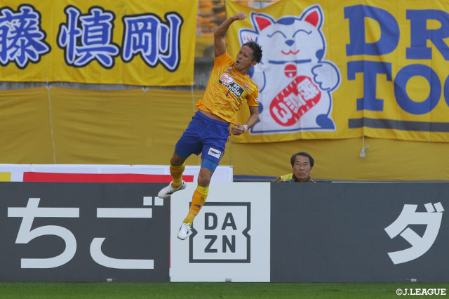 ハモン ロペスのラストパスを絶好のタイミングで走り込んだ関口 訓充がダイレクトで流し込み、ホームの仙台が先手を奪う【明治安田Ｊ１ 第31節 仙台vs清水】