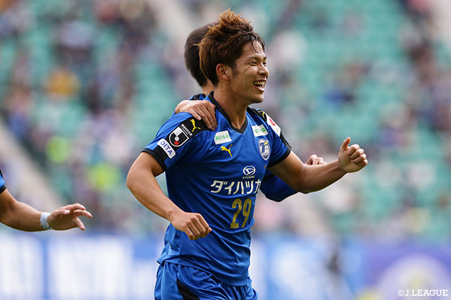 右CKからのクロスをオナイウが競り勝ちヘディングで落とすと、岩田 智輝がワントラップから冷静にゴールに押し込み、大分が逆転に成功する【明治安田Ｊ１ 第31節 大分vsＧ大阪】