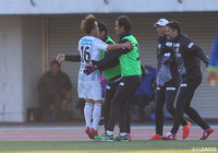 ゴール前に抜け出した呉屋はつぶれるも、こぼれ球を吉岡 雅和が拾い左足で押し込む！これが決まり長崎が逆転に成功する【明治安田Ｊ２ 第40節 山形vs長崎】