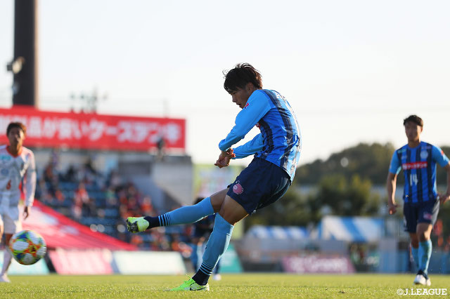 PKを小川 航基が落ち着いて流し込み、水戸が待望の先制点を奪う【明治安田Ｊ２ 第40節 水戸vs愛媛】