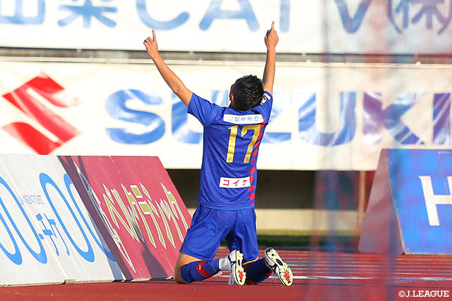 途中出場の金園 英学が交代からわずか3分でゴールを奪い、甲府が均衡を破る【明治安田Ｊ２ 第40節 甲府vs福岡】