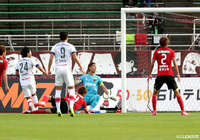 山本が強引に左サイドを突破しグラウンダーのクロスを送る!これを赤嶺 真吾がニアで合わせ、岡山が試合終盤に同点に追いつく!【明治安田J2 第40節 金沢vs岡山】