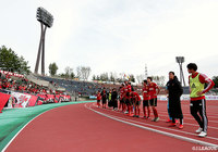 試合終盤に追いつかれた金沢。2試合ぶりの勝利とはならなかった【明治安田Ｊ２ 第40節 金沢vs岡山】