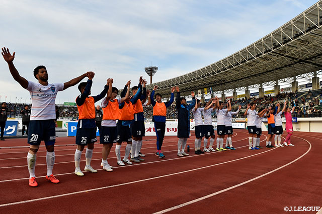 徳島との上位対決を制した横浜FCが、引き分けた大宮と勝点73で並び、得失点差で自動昇格圏内の2位に浮上した【明治安田Ｊ２ 第40節 徳島vs横浜FC】