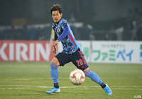 78分に途中出場した山口 蛍(神戸/#20)は中盤でのインターセプトや素早い寄せで相手の攻撃のチャンスの芽を摘み取った【カタールW杯 アジア2次予選 キルギスvs日本】