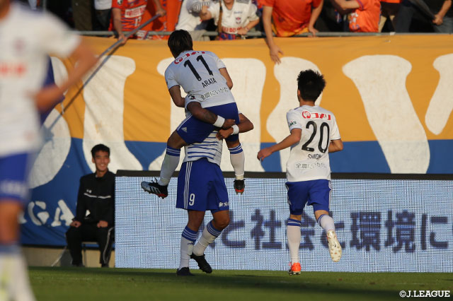 渡邉 新太がシルビーニョからのリターンをダイレクトで振り抜く！鋭いシュートがゴールに突き刺さり、アウェイの新潟が先手を奪う【明治安田Ｊ２ 第41節 大宮vs新潟】