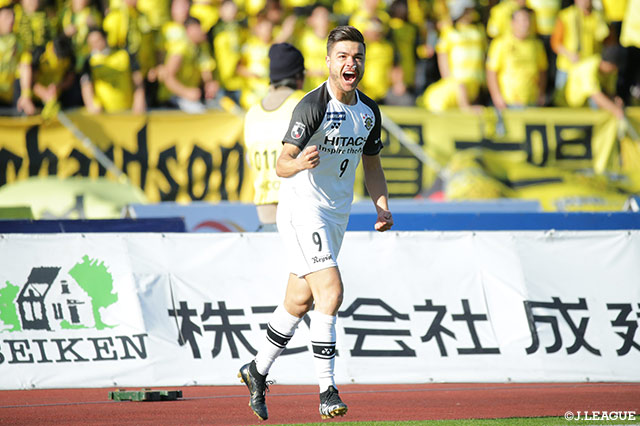 川口のクロスを山下が折り返すと中央で反応したクリスティアーノが頭で合わせ、柏が怒涛の攻撃でリードを2点に広げる！【明治安田Ｊ２ 第41節 町田vs柏】