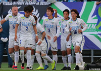 田向のクロスをファーサイドでフリーとなった河田 篤秀が押し込み、徳島が後半立ち上がりに追加点を挙げる【明治安田Ｊ２ 第41節 東京Ｖvs徳島】