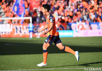 後半5分、右からのCKを相手に競り勝った下口 稚葉(長野/#33)が高い打点からヘディングシュートをたたき込んで先制点を獲得!【明治安田J3 第31節 長野vs沼津】