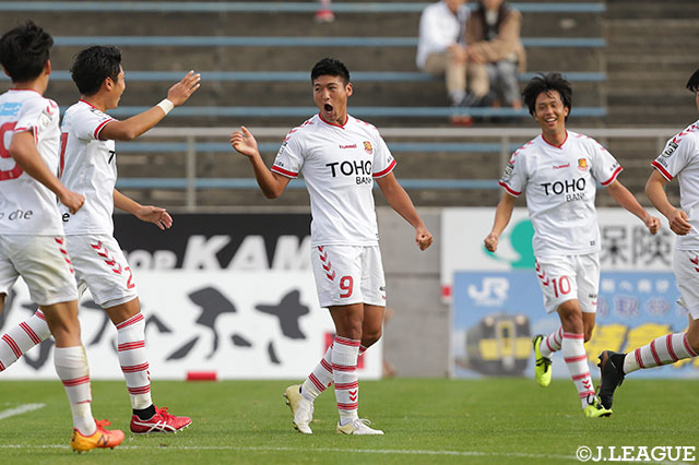 右サイドからのグラウンダーのクロスに武 颯（福島/#9）が反応。右足で見事に合わせて追加点を獲得！【明治安田Ｊ３ 第31節 鳥取vs福島】