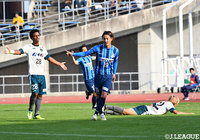 後半37分、途中出場の重松 健太郎が得点を奪い、ホームの讃岐が先手を奪う!【明治安田J3 第31節 讃岐vs相模原】