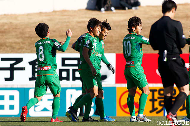 前半35分、國分 将にＪリーグ初ゴールが生まれ、八戸がリードを2点に広げる！【明治安田Ｊ３ 第31節 八戸vs富山】