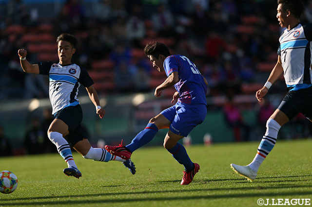 背後のスペースへ抜け出したナッタウット（Ｆ東23）がゴールに流し込み、追加点を獲得！ナッタウットはこれが嬉しいＪリーグ初得点【明治安田Ｊ３ 第31節 F東23vsYS横浜】