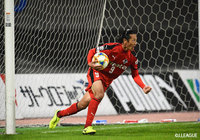 GKからのロングフィードに抜け出した原 一樹が胸トラップでボールを収めると、右足でボレーを叩き込んで熊本が待望の先制点を獲得【明治安田Ｊ３ 第31節 熊本vs岩手】