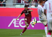 引退を表明したダビド ビジャ（神戸）が得意の位置からシュートを放っていく！【明治安田Ｊ１ 第32節 神戸vsＣ大阪】