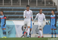 前半4分のロングカウンターからドリブルで駆け上がった大谷 駿斗（#27）がシュート！これがGKの手を弾いてネットを揺らし、富山が幸先よく先制に成功【明治安田Ｊ３ 第32節 YS横浜vs富山】