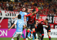 福森のCKに深井 一希が打点の高いヘディングで合わせ、札幌が88分に同点に追いつく！【明治安田Ｊ１ 第32節 札幌vs磐田】