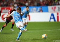 後半ATに獲得したPKを荒木 大吾がど真ん中に蹴り込む!これが決まり、磐田が土壇場で勝ち越しに成功する!【明治安田J1 第32節 札幌vs磐田】