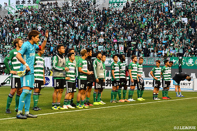 横浜FMに敗れた松本は勝点を伸ばせず。プレーオフ出場圏の湘南との勝点差が2に広がった【明治安田Ｊ１ 第32節 松本vs横浜FM】