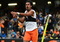 終了間際の同点ゴールに喜びを爆発させるジュニオール ドゥトラ（清水）【明治安田Ｊ１ 第32節 清水vs大分】