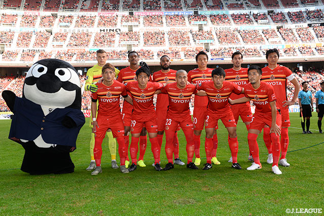 名古屋のスターティングメンバー。出場停止明けの吉田 豊が2試合ぶりのスタメン出場を果たし、左サイドバックに入る【明治安田Ｊ１ 第32節 名古屋vs鳥栖】