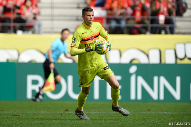 好セーブで最後まで鳥栖に得点を許さなかったランゲラック（名古屋）【明治安田Ｊ１ 第32節 名古屋vs鳥栖】