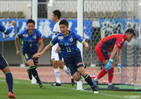 山形がCKのチャンスを得ると、中村のクロスに大槻 周平が右足で合わせ、後半立ち上がりに先制に成功する【明治安田Ｊ２ 第42節 山形vs町田】