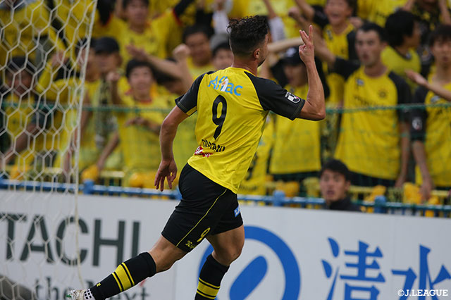 オルンガのヒールパスに抜け出したクリスティアーノ（柏）が落ち着いて流し込み、ハットトリックを達成！【明治安田Ｊ２ 第42節 柏vs京都】