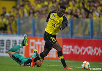 圧巻のゴールラッシュを締めくくったのはオルンガ(柏)!後半ATにロングボールに抜け出すと、GKをドリブルで交わし8点目を獲得!【明治安田J2 第42節 柏vs京都】