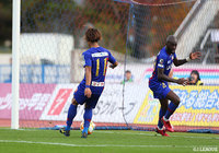 前半ATに曽根田 穣がこぼれ球を押し込み、甲府がリードして前半を折り返す【明治安田J2 第42節 甲府vs琉球】