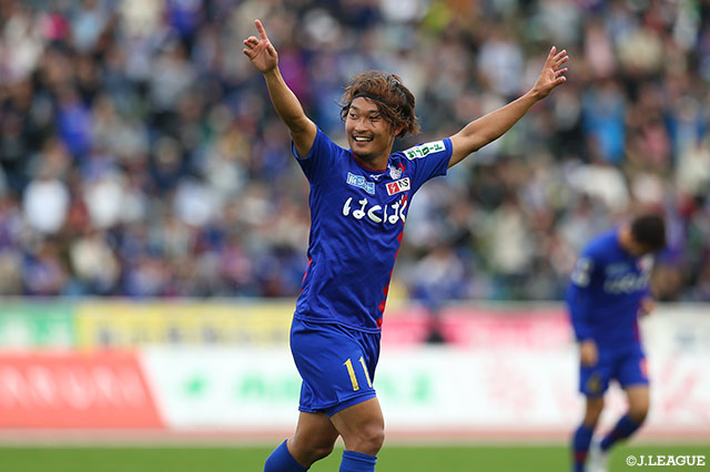 74分に再び曽根田 穣が得点を奪い、甲府が点差を2点に広げる【明治安田Ｊ２ 第42節 甲府vs琉球】