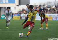 後半19分、池元 友樹(北九州)がPKを沈め、昇格を大きく手繰り寄せる追加点を奪う!【明治安田J3 第32節 北九州vs讃岐】