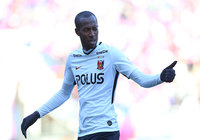 山中がペナルティエリア手前から強烈なシュートを放つ！シュートはGKに弾かれるも、こぼれ球をマルティノスが押し込み、浦和が先制点を奪う【明治安田Ｊ１ 第33節 FC東京vs浦和】